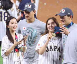 衛藤美彩さんWBC奇跡の1枚